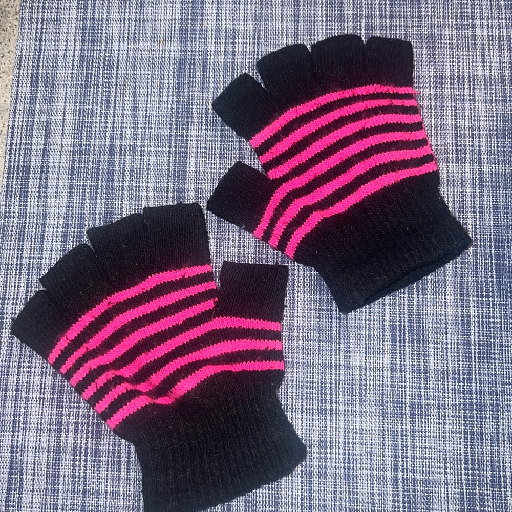 🚫♻️Black Pink Fingerless Knit Gloves